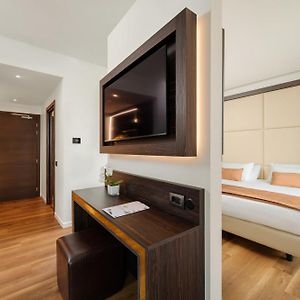 Junior suite executive